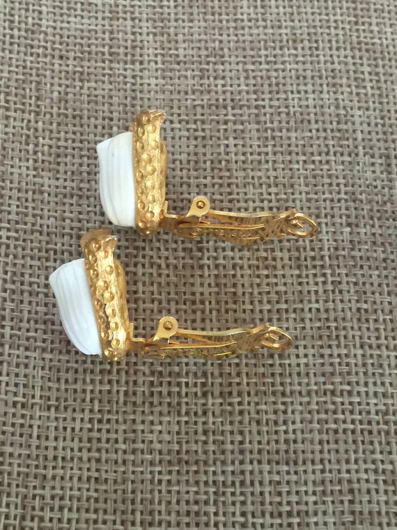 Vintage Marvella Clip On Earrings Gold Tone Flora… - image 4