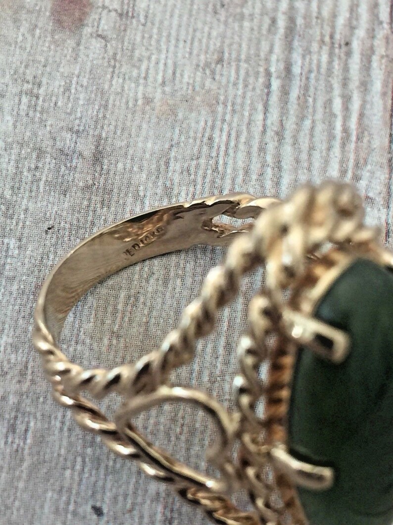 Vintage 10K Yellow Gold Ring Nephrite Jade Ring Rope Design Hearts on Side Fine Jewelry Estate