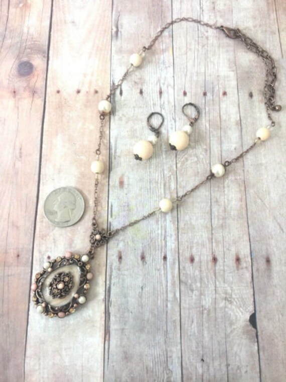 Vintage Necklace and Earrings Set Wooden Beads Fa… - image 5