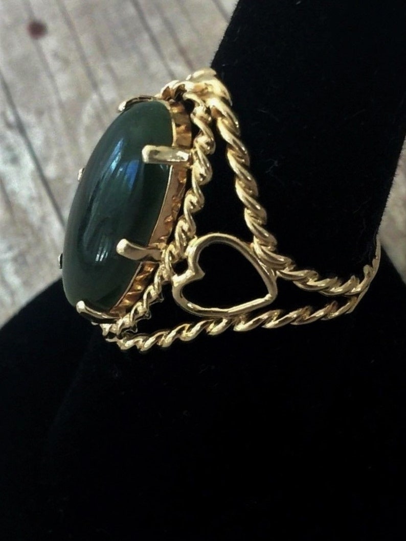Vintage 10K Yellow Gold Ring Nephrite Jade Ring Rope Design Hearts on Side Fine Jewelry Estate
