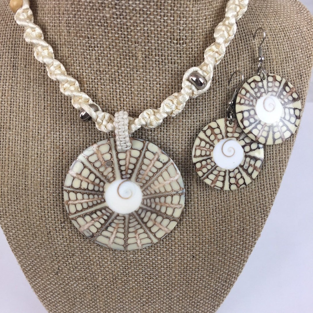 Shiva Shell Pattern Macrame Necklace Matching Pendant and Earrings ...