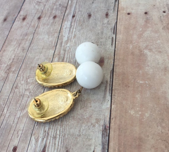 Vintage White Enamel and Dangling Bead Earrings P… - image 4