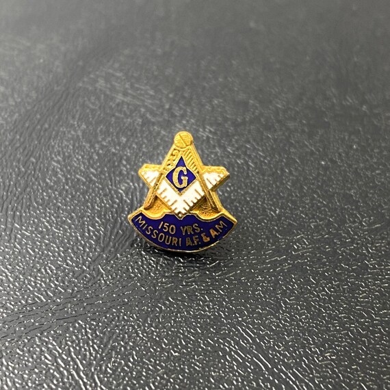 Vintage Masonic Pin / Gold Tone Pin / Blue and White … Gem
