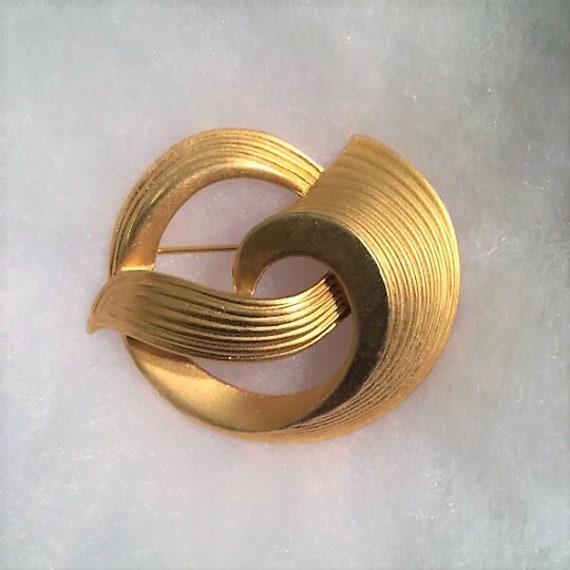 Vintage Signed M Jent Gold Tone Brooch Satin Like… - image 1