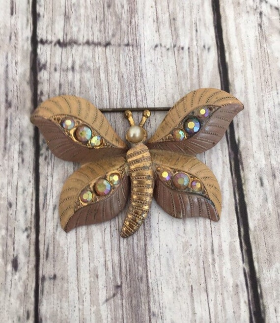 Vintage Butterfly Brooch Brass Tone Butterfly Jew… - image 1