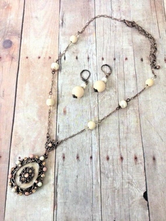 Vintage Necklace and Earrings Set Wooden Beads Fa… - image 3