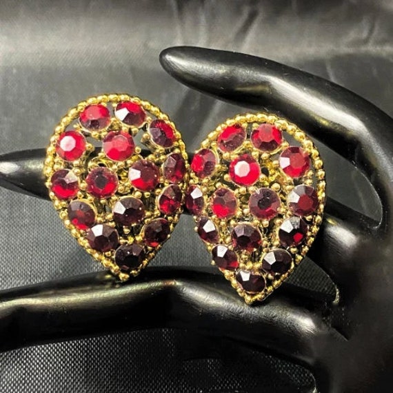 Vintage Weiss Red Rhinestone Earrings Gold Tone Cl