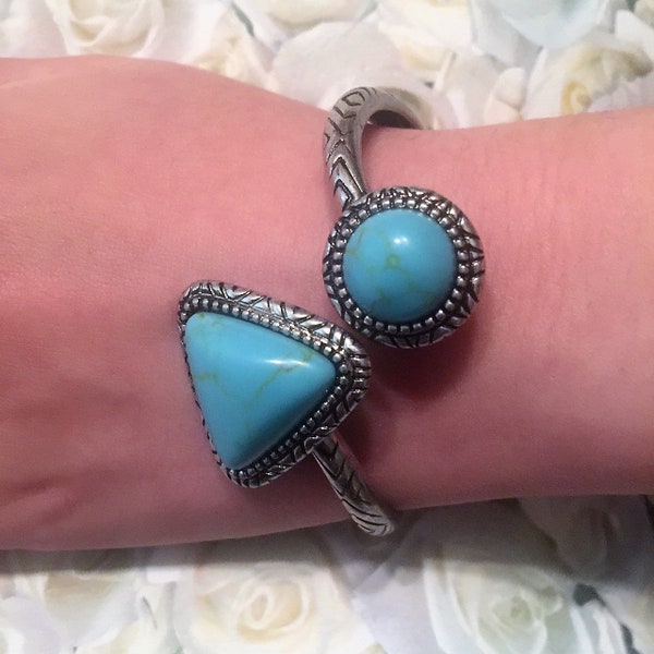 Vintage Silver Tone Faux Turquoise Bracelet Round Stone Triangular Stone Blue Stones Beautiful Design Southwestern Style Hinged Bangle