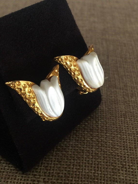 Vintage Marvella Clip On Earrings Gold Tone Flora… - image 3