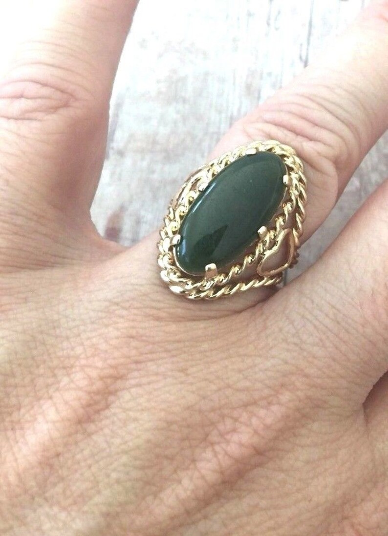 Vintage 10K Yellow Gold Ring Nephrite Jade Ring Rope Design Hearts on Side Fine Jewelry Estate