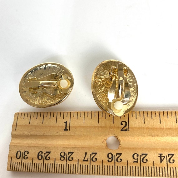 Vintage Gold Tone Clip-On Earrings / Faux Pearl C… - image 5