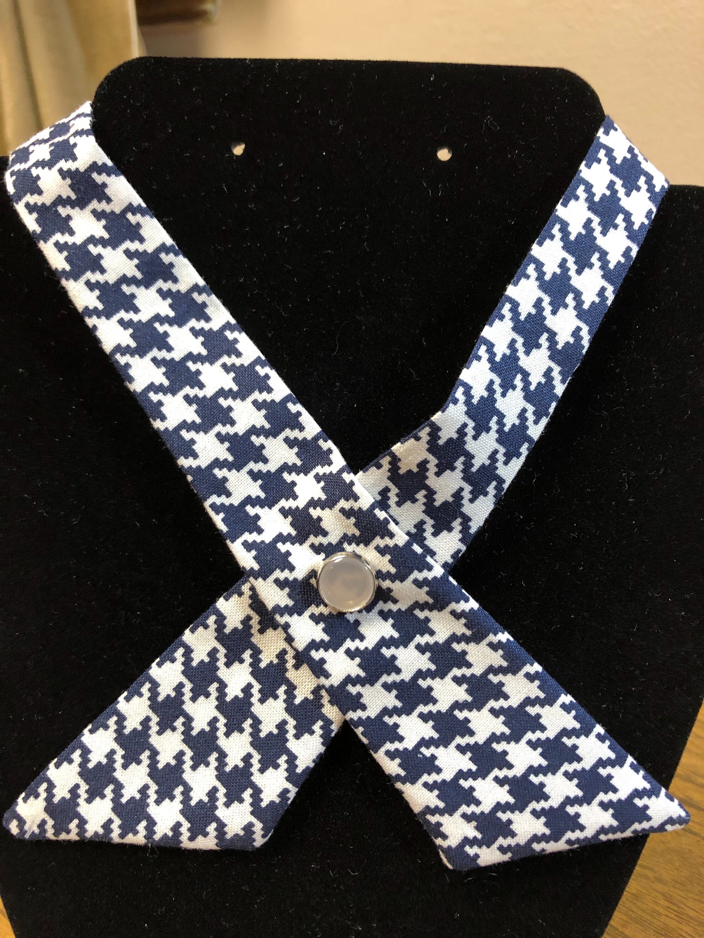 criss cross tie pattern