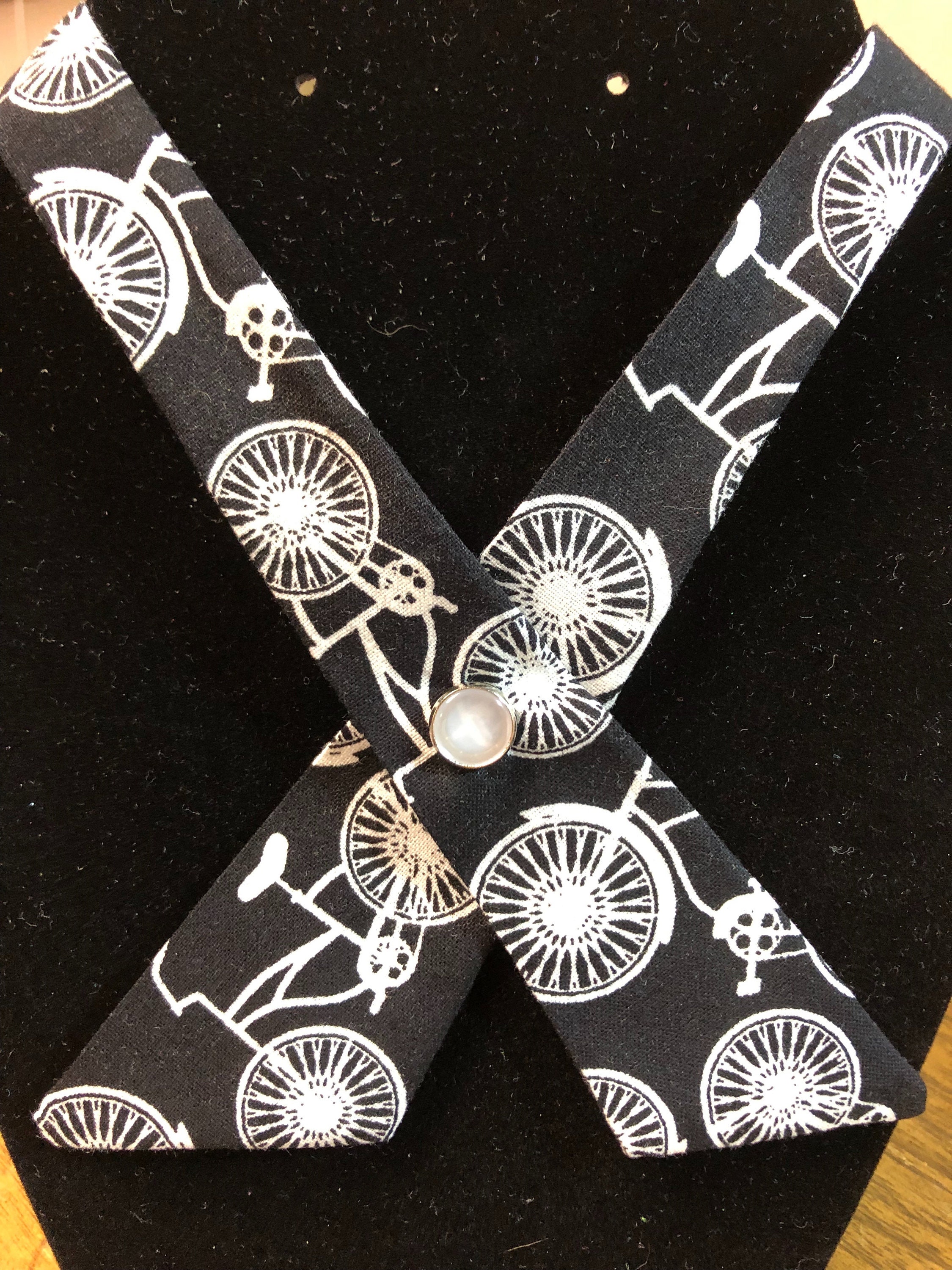 criss cross tie pattern