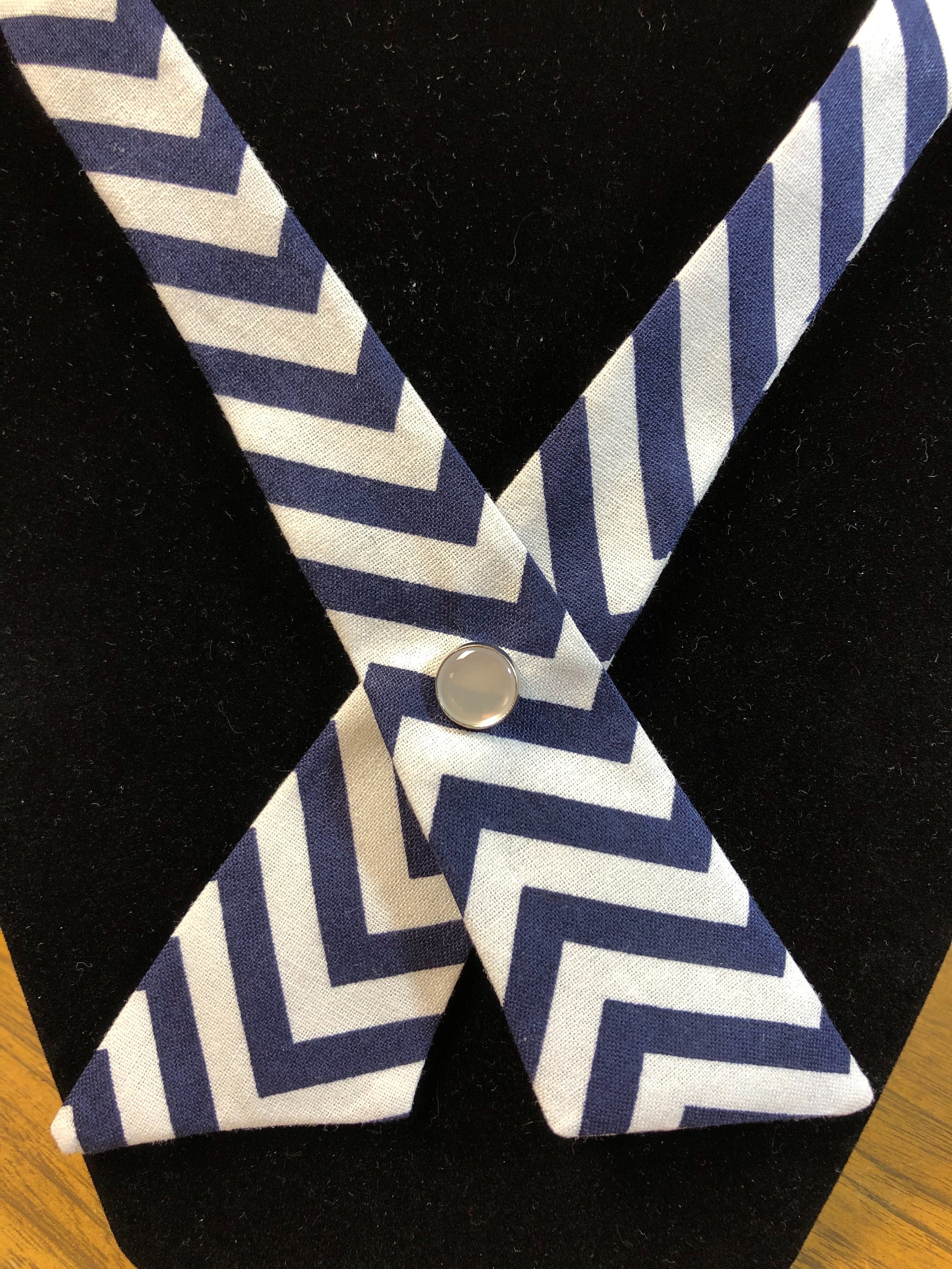 criss cross tie pattern