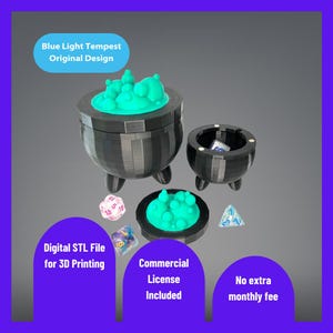Op de afbeelding: Zwarte ketelvormige containers met turquoise accenten en dobbelstenen. De afbeelding bevat de tekst "Blue Light Tempest Original Design" en "Digital STL File for 3D Printing". Het ontwerp bevat een commerciële licentie zonder extra maandelijkse kosten.