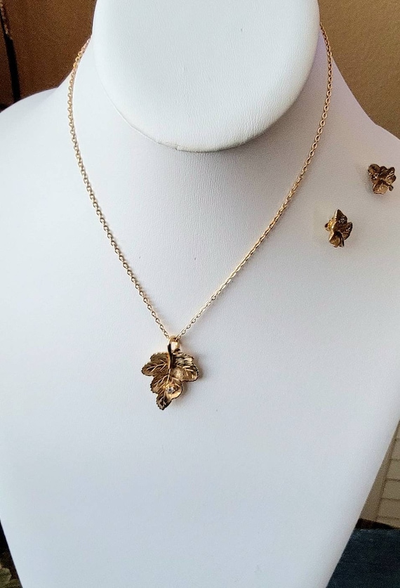 Sweet Avon Leaf Necklace Etsy