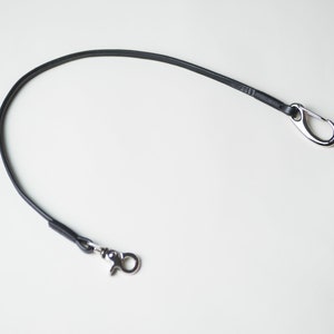 Cadena de cuero para billetera con ganchos de presión, llavero de cordón de cuero minimalista, fob de correa de llave de motociclista, soporte de llave para billetera larga de motociclista para hombre