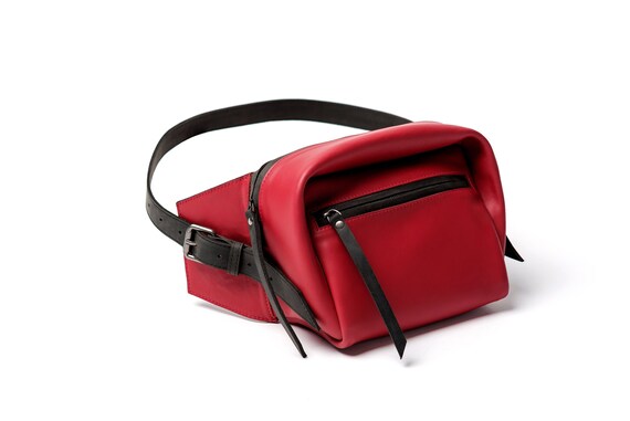 red fanny pack men
