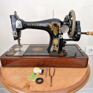 Máquina de coser Singer antigua EG232251