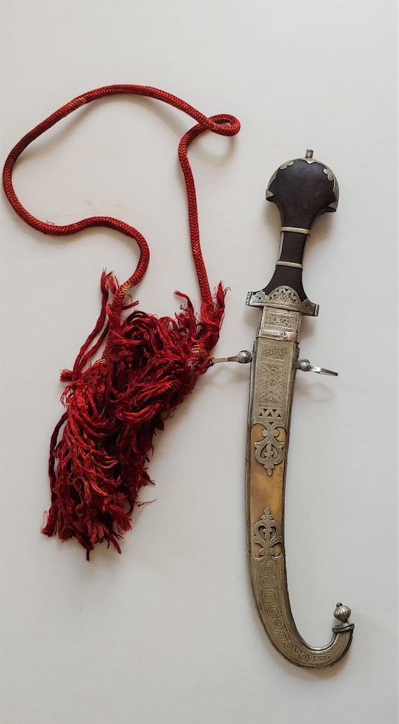 Antique 'Khoumya'' Morocco Dagger
