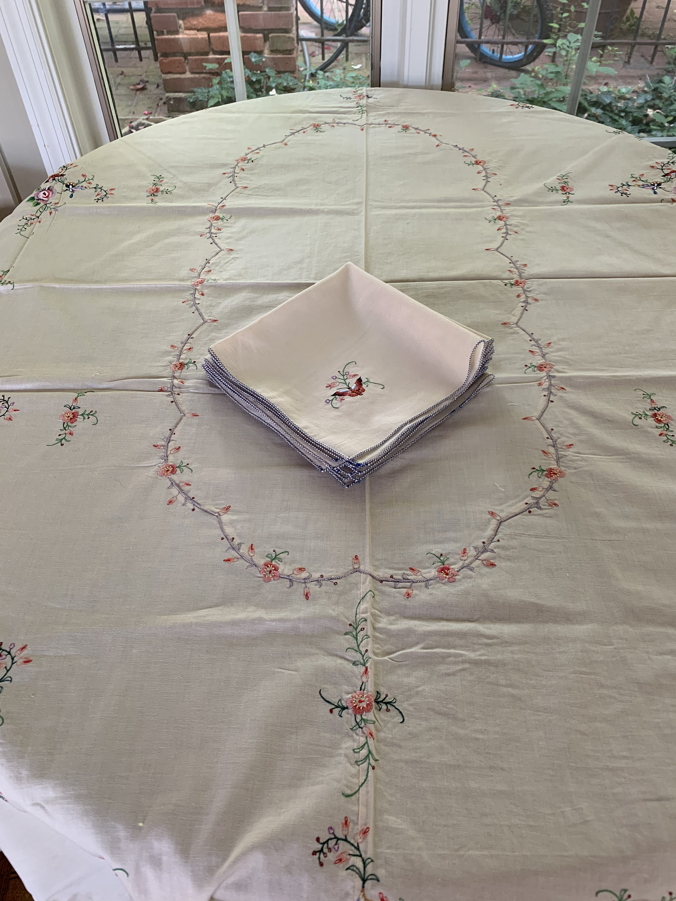 New Large Vintage Embroidered Tablecloth with 8 Napkins. Etsy