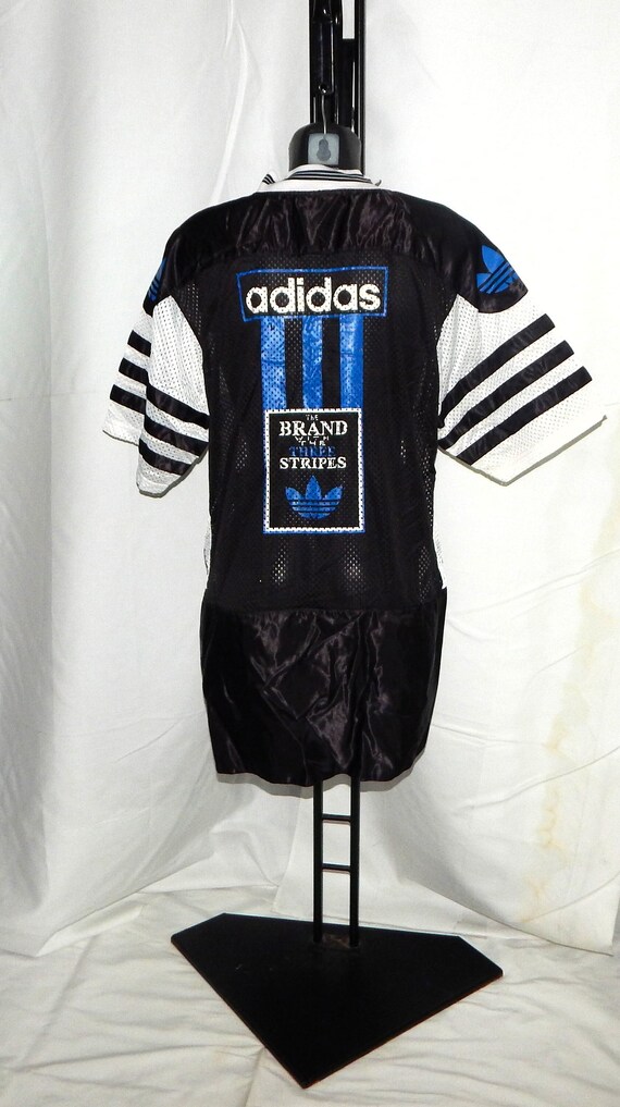 Camiseta de futbol americano para adultos estilo NFL de los anos 90 de ADIDAS Vintage. Tamano de etiqueta D6 Us M Uk 40 42 Negro blanco Etsy Espana