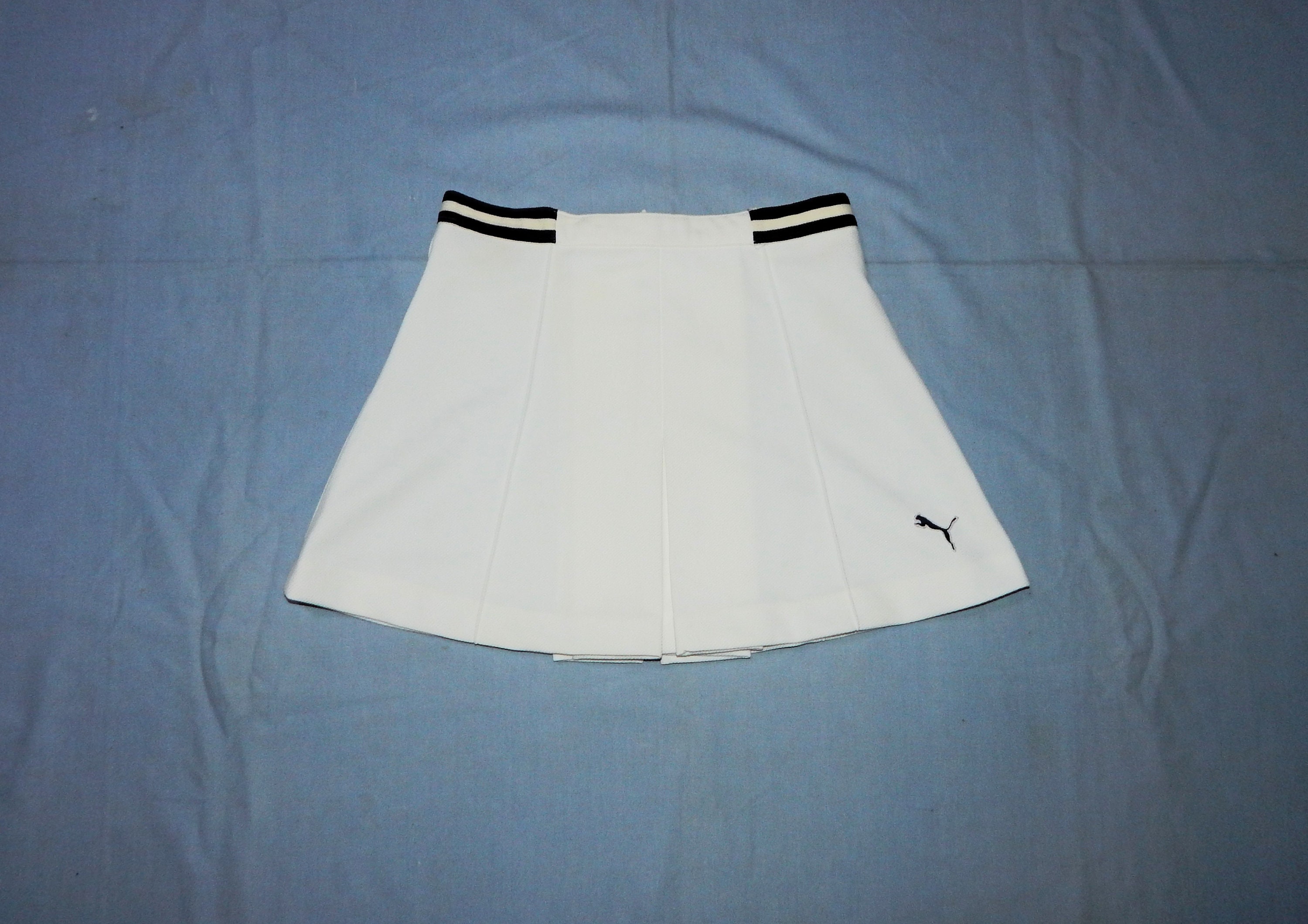 PUMA Vintage 80s Rare Women's Tennis White Skirt. Size D 36, Uk 8, US 6, IT 42, White, dark blue
