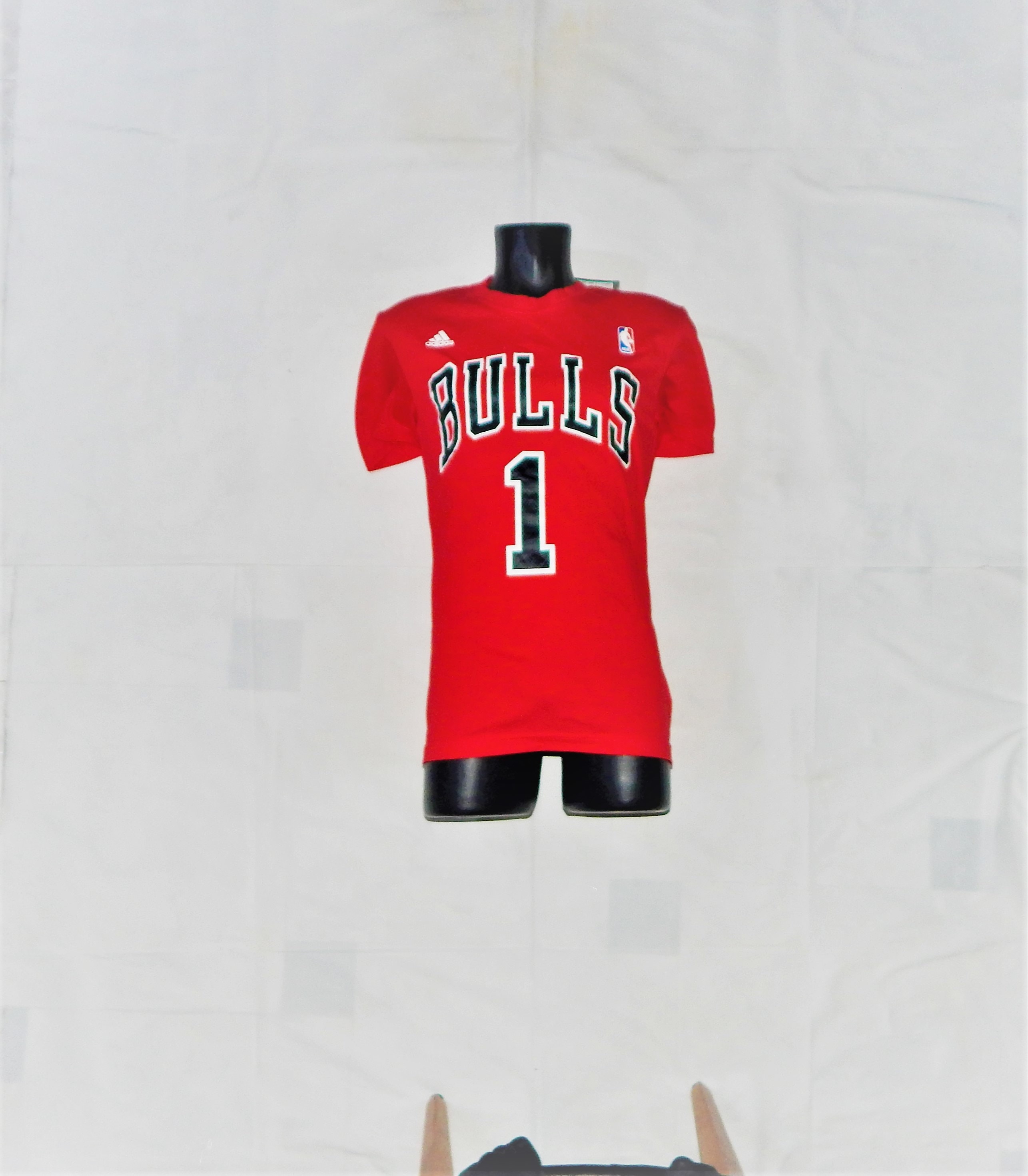 SALE Authentic Adidas Swingman NBA Home jersey Chicago Bulls Derrick Rose,  Men's Fashion, Activewear on Carousell