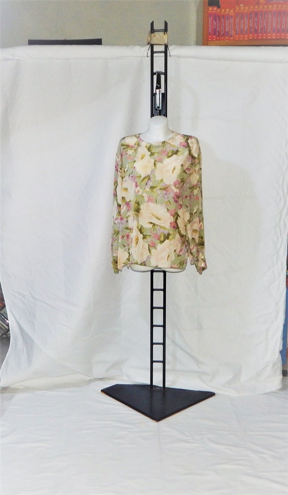 MaxMara Vintage 90s Rare Made in Italy Pure Silk Women's Long Sleeves closed Shirt. Size S. Beige