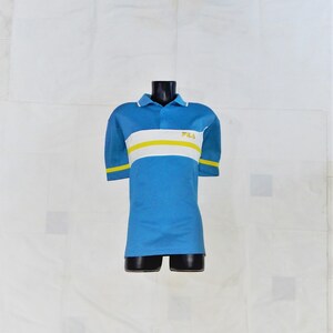 Fila Vintage 90s Men&#39;s White Piqué Cotton Short Sleeves Polo Shirt . Label Size: US L, It 52/54, D 52, Clear/Blue/Yellow/White