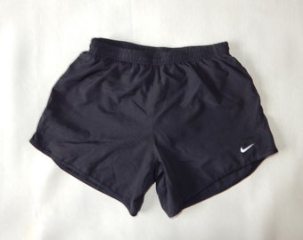 NIKE Dri-Fit Jungen/Mädchen Laufsport Shorts. Etikettengröße: XL. Schwarz