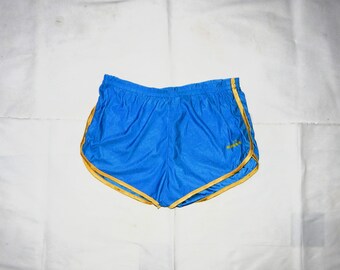 DIADORA Vintage 80er Jahre Made in Italy Laufshorts für Erwachsene. Labelgröße: IV-L. Hellblau/Gelb