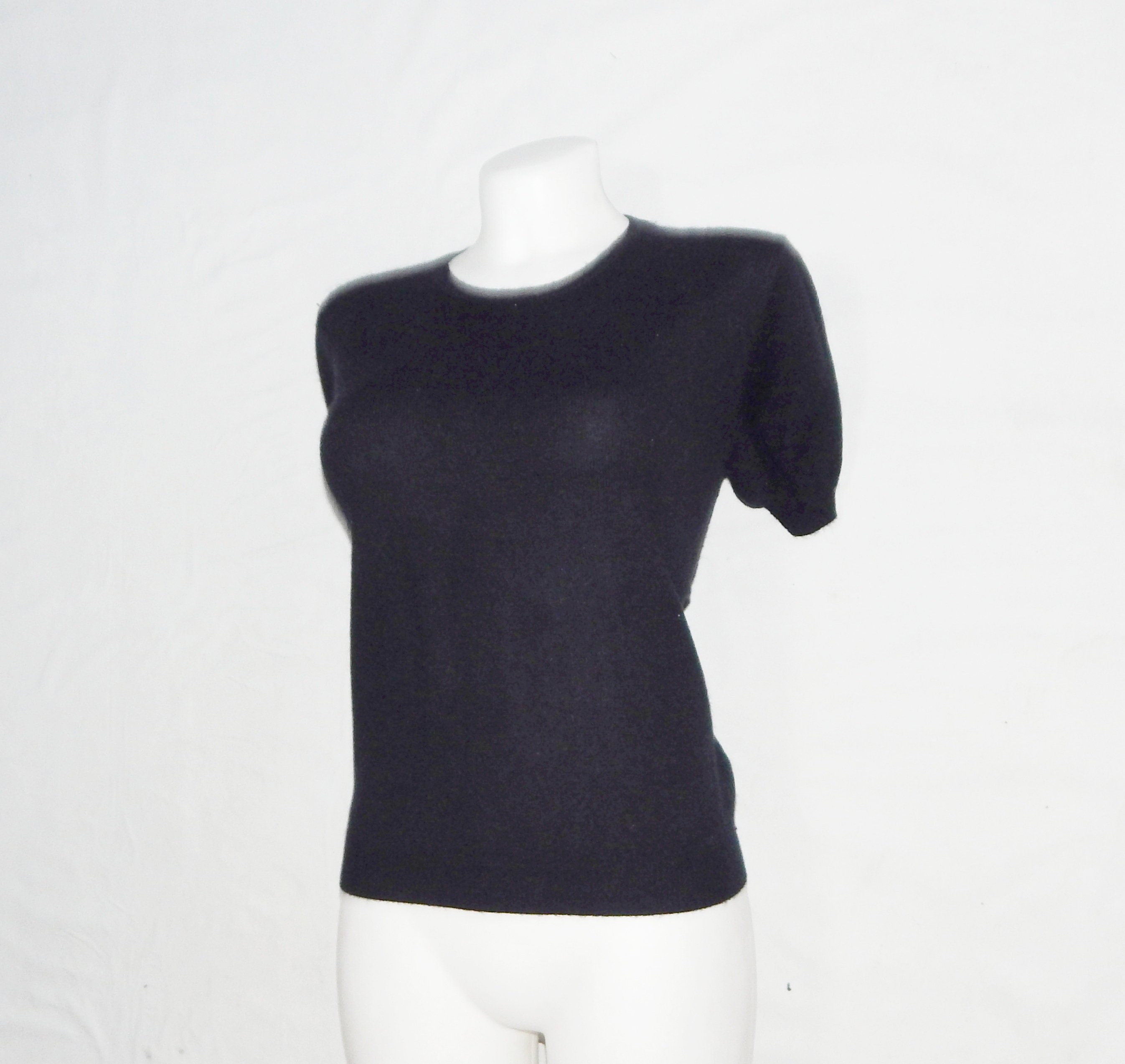 Deadstock 1980s Italian-made 100% cashmere. Cardigan