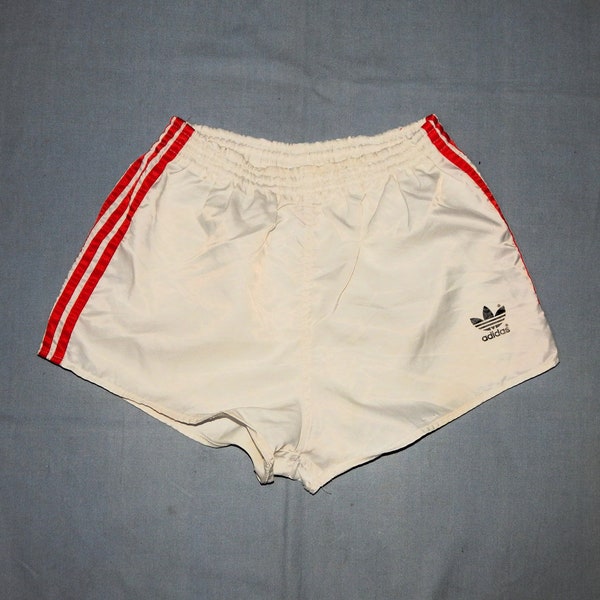 ADIDAS Vintage 80s Trefoils Alemania Occidental. Pantalón corto de fútbol con rayas brillantes para adulto, talla D3, EE. UU./Reino Unido-S, It 3. Blanco/Rojo