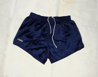 ERIMA Vintage 80s Made in West Germany Erwachsene Fußball glänzende kurze Shorts, Größe D8, blau marine