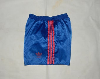 Adidas vintage des années 80 aux années 90, short de football en jersey court brillant rare pour adultes, taille IT-7, Royaume-Uni 36, USA L, bleu, rouge