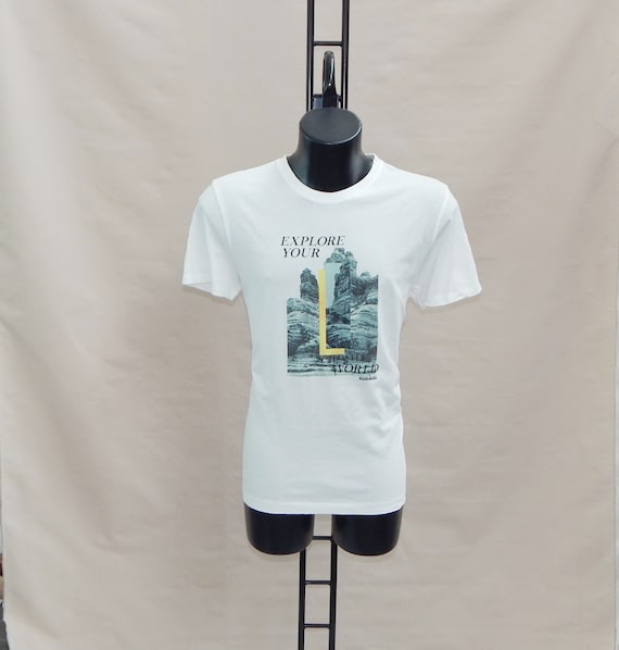 Napapijri, NAPAPIJRI Explore Your World Vintage 90s Amazing men's Short Sleeves Crew Neck Cotton T-Shirt. Label Size: XL. White