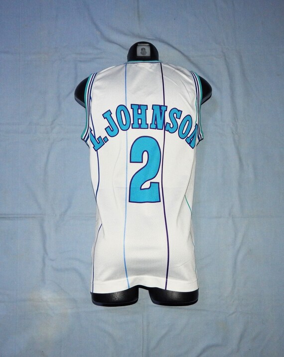 Larry johnson white hornets jersey 2025