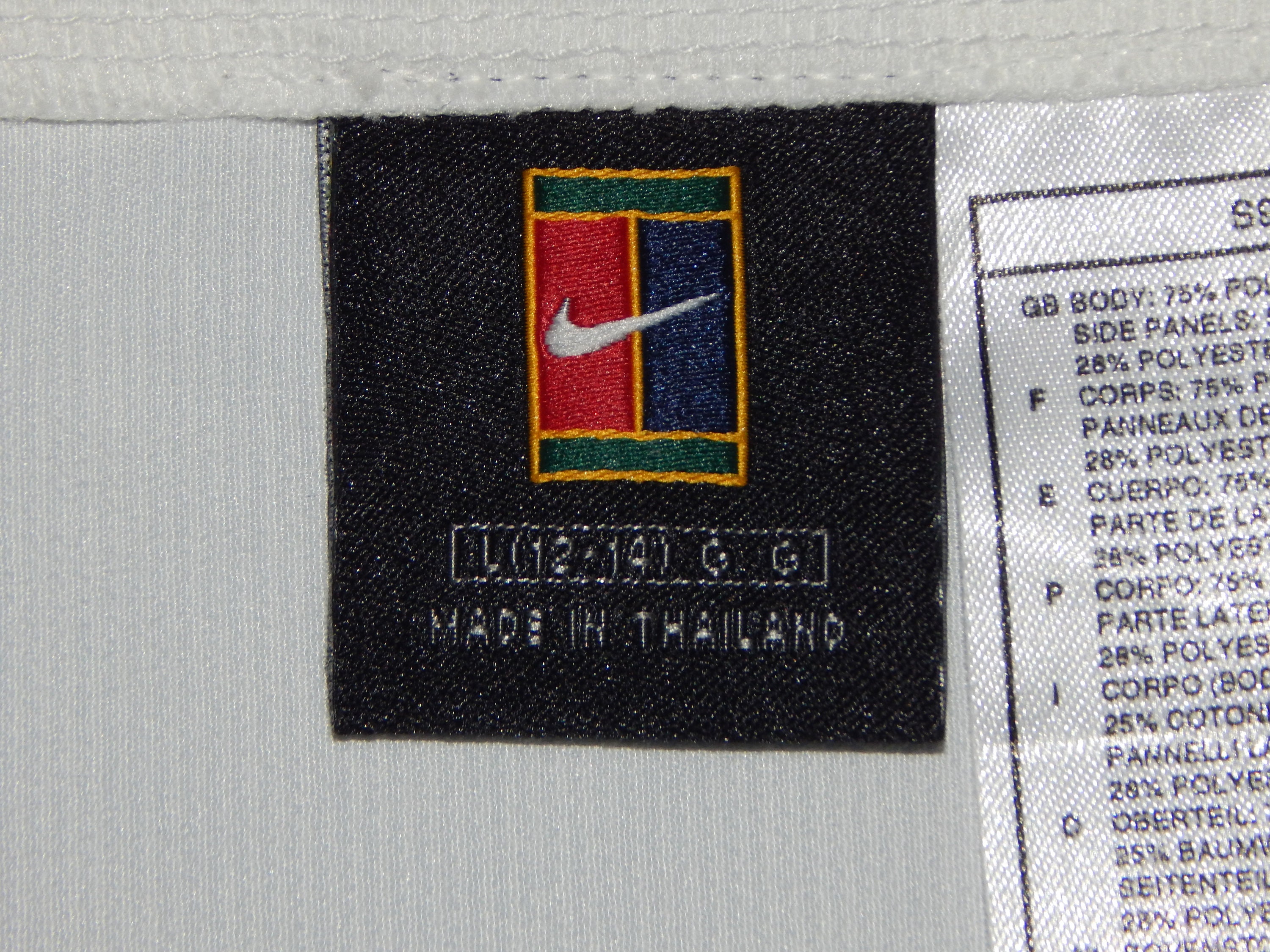 NIKE（ナイロンジャケット ・ シルバー/銀色系）のフリマ
