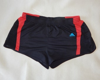 ADIDAS ADIZERO Vintage 2000er Shorts für Erwachsene. Label Größe: UK 16, D 42. Schwarz/Rot