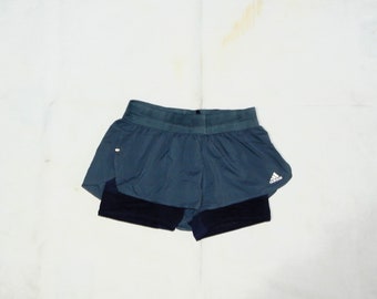 ADIDAS Vintage jaren 2000 Heat.rdy sportshort voor volwassenen met gymvoetbal. Labelgrootte: S, VK/VS 9-10. Blauw grijs