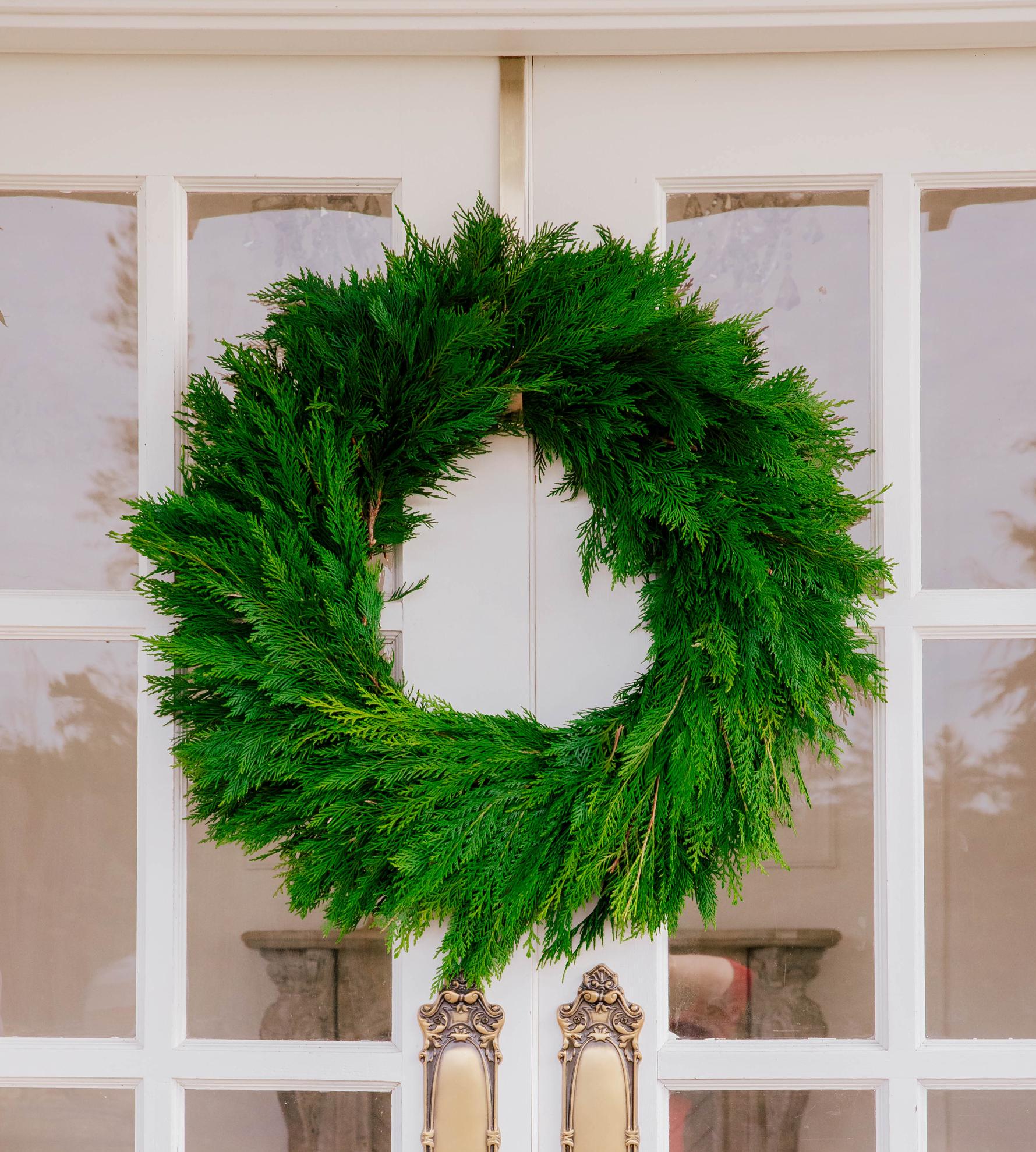 Essential Cedar, Fresh western Red Cedar, Real Wreath, Christmas Decor, Hanging Wreath, Door Wreath, Holiday Decor, Natural Wreath, Greens.