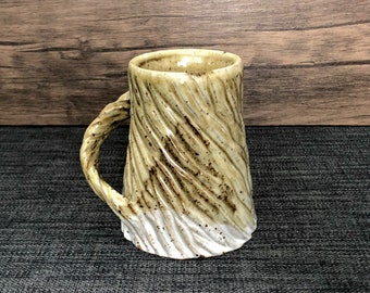 Gespikkelde keramische mok, mok gesneden aardewerk, kleine aardewerkmok