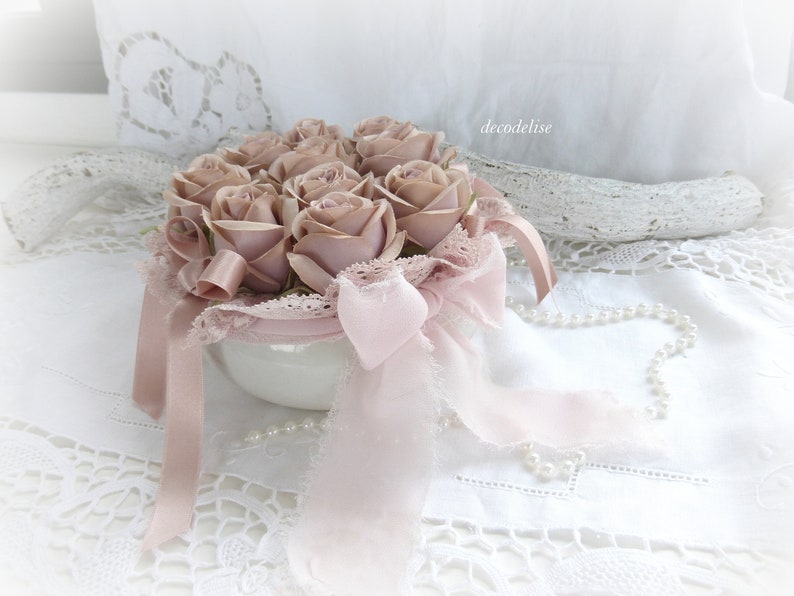 Composition de roses parfumées shabby/chic image 1