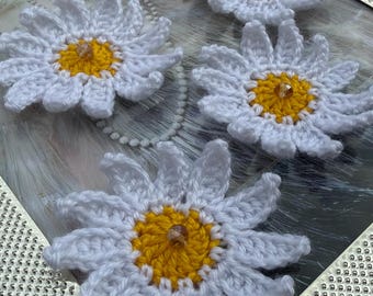 Patrón fácil de aplique de margaritas a crochet: Motivo floral para principiantes (Descargar PDF)