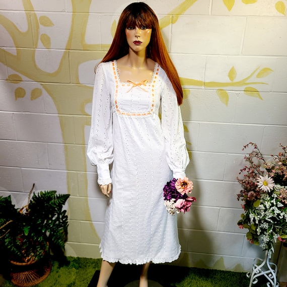 Vintage 1960s White Cotton Broderie Anglaise Mode… - image 2