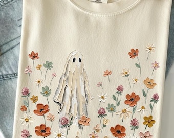 Comfort Color® Cottagecore Floral Ghost Shirt Women Fall Halloween Tee Cute Aesthetic Spooky Boho Ghost in Flower Garden Graphic Tee 001662