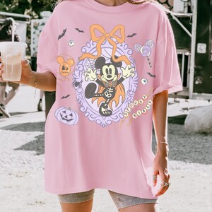 Comfort Color® Disney Mickey Ghost Shirt, Disneyland Halloween Shirt, Disney Mickey Halloween, Coquette Bow Mickey Halloween shirt 00910 Bild 2