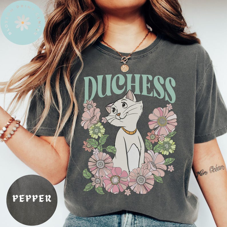Comfort Color® Retro The Aristocats Duchess Floral Shirt, Marie Thomas Shirt, Family Vacation Shirt, Disney Animal Lover Tee, 00333 imagem 2