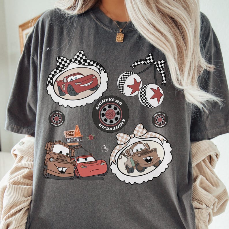 Comfort Color® Disney Lightning McQueen & Tow Mater my best friend Shirt Disney Cars Shirt Disney Pixar Character Disneyland Trip tee 001009 画像 2